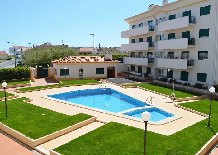 Peniche Swimming Pool